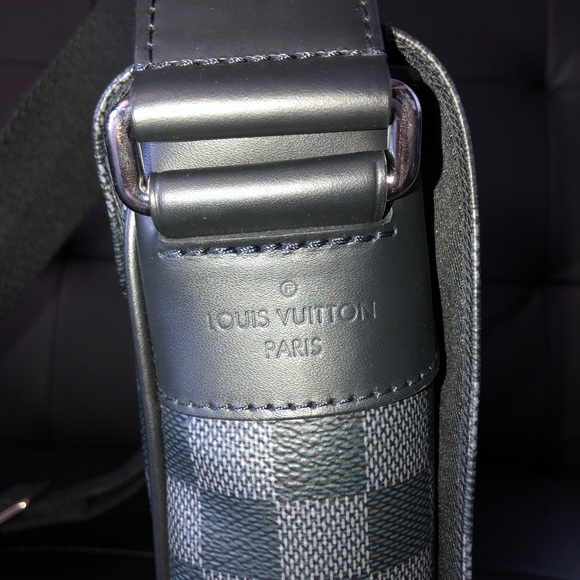 Louis Vuitton side bag - Picture 2 of 5